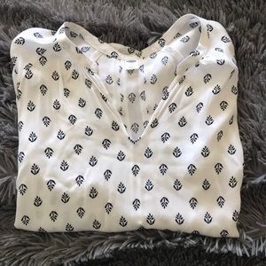 Old navy XL short sleeve shirt. Worn maybe once.